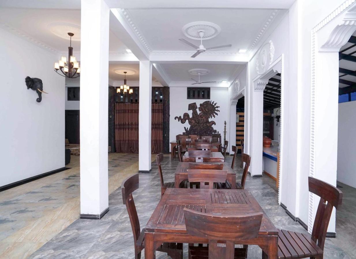 Shirantha Hotel Galle Buitenkant foto