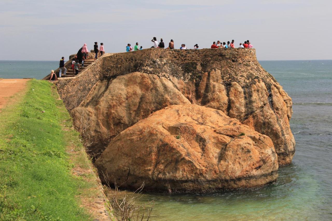 Shirantha Hotel Galle Buitenkant foto